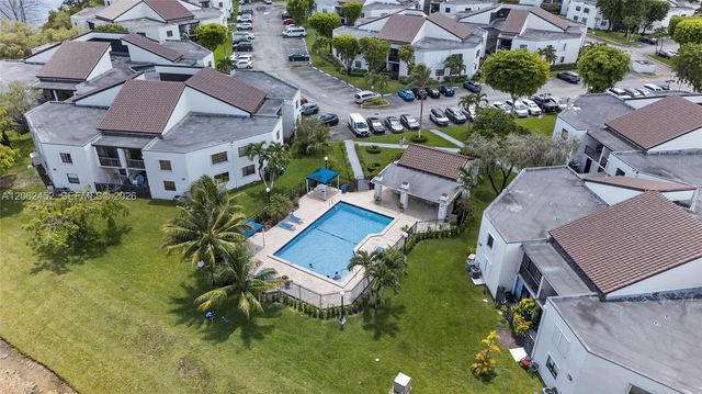 9429 Fontainebleau Blvd 201-33, Miami, FL 33172