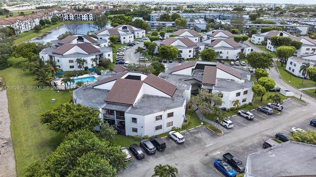 9429 Fontainebleau Blvd 201-33, Miami, FL 33172