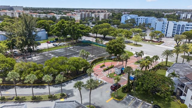 9429 Fontainebleau Blvd 201-33, Miami, FL 33172