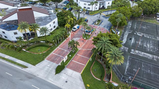 9429 Fontainebleau Blvd 201-33, Miami, FL 33172