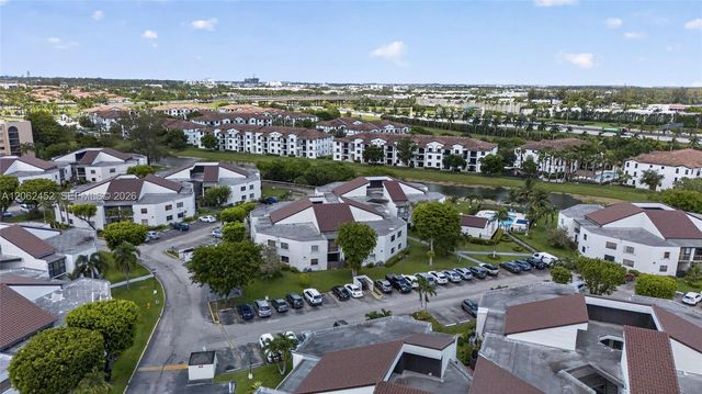 9429 Fontainebleau Blvd 201-33, Miami, FL 33172