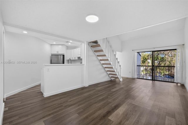 9429 Fontainebleau Blvd 201-33, Miami, FL 33172