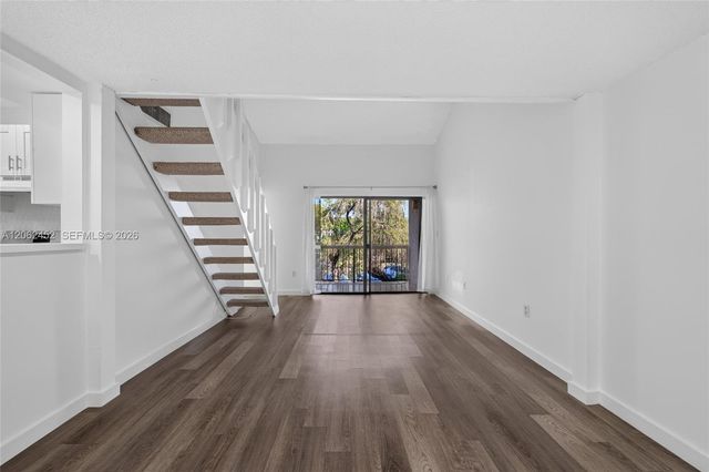 9429 Fontainebleau Blvd 201-33, Miami, FL 33172