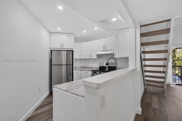 9429 Fontainebleau Blvd 201-33, Miami, FL 33172