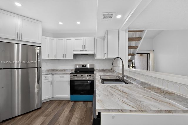 9429 Fontainebleau Blvd 201-33, Miami, FL 33172