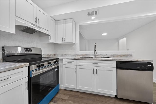 9429 Fontainebleau Blvd 201-33, Miami, FL 33172