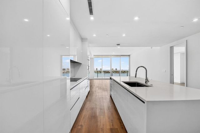 220 Lake Shore Drive 1506, Lake Park, FL 33403