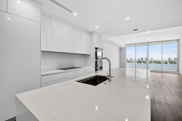 220 Lake Shore Drive 1506, Lake Park, FL 33403