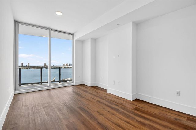220 Lake Shore Drive 1506, Lake Park, FL 33403