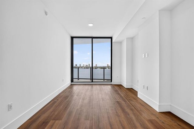 220 Lake Shore Drive 1506, Lake Park, FL 33403