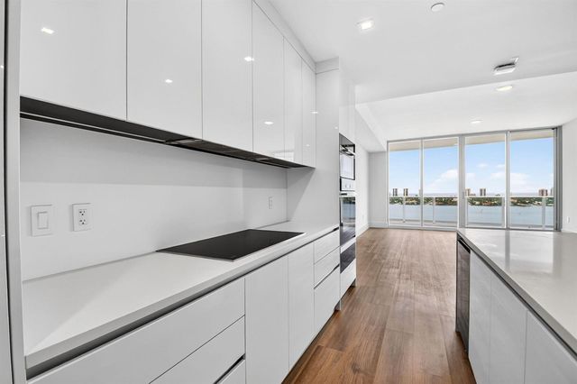 220 Lake Shore Drive 1506, Lake Park, FL 33403