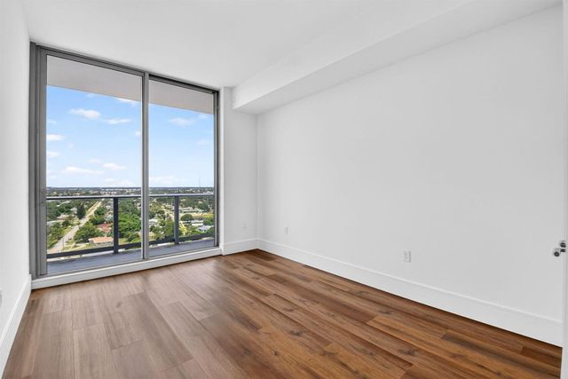 220 Lake Shore Drive 1506, Lake Park, FL 33403