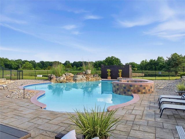 2343 N 600th Road, Edgerton, KS 66021