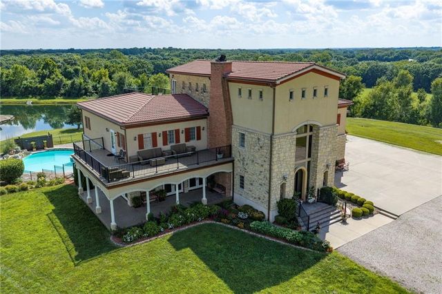 2343 N 600th Road, Edgerton, KS 66021