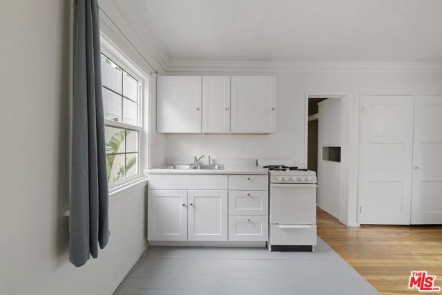 1238 S Beverly Glen Boulevard 14, Los Angeles, CA 90024