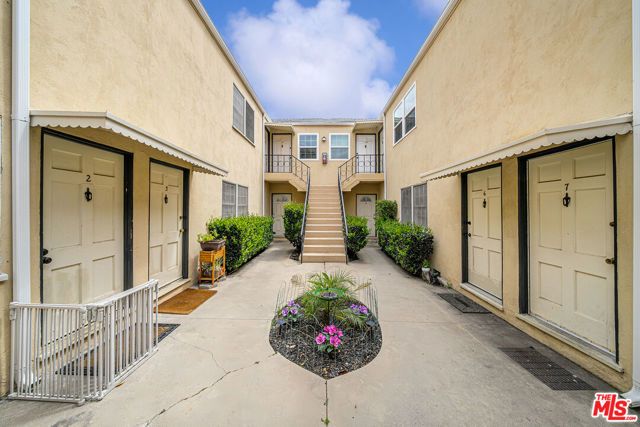 1238 S Beverly Glen Boulevard 14, Los Angeles, CA 90024