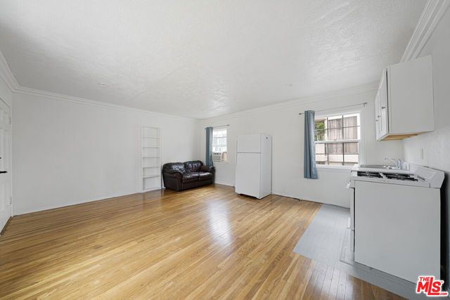 1238 S Beverly Glen Boulevard 14, Los Angeles, CA 90024