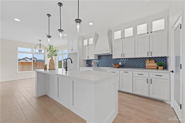 8030 N 50th Lane, Mcallen, TX 78504