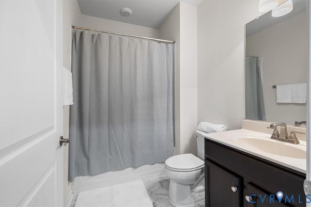 10137 Cameron Ridge Dr, Ashland, VA 23005