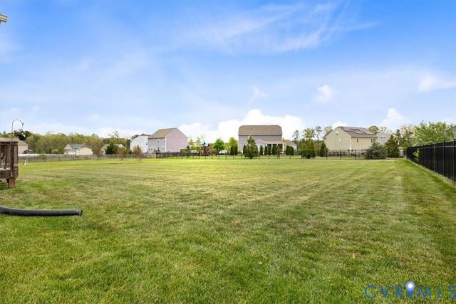 10137 Cameron Ridge Dr, Ashland, VA 23005