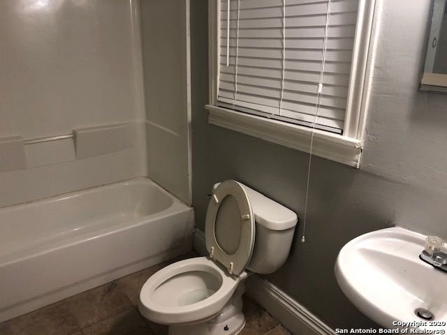 726 E Grayson St Apt 4, San Antonio, TX 78208
