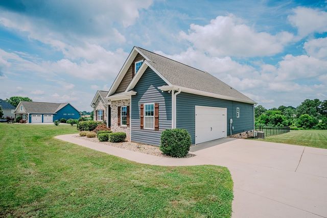 139 N Stallion Drive, Cowpens, SC 29330