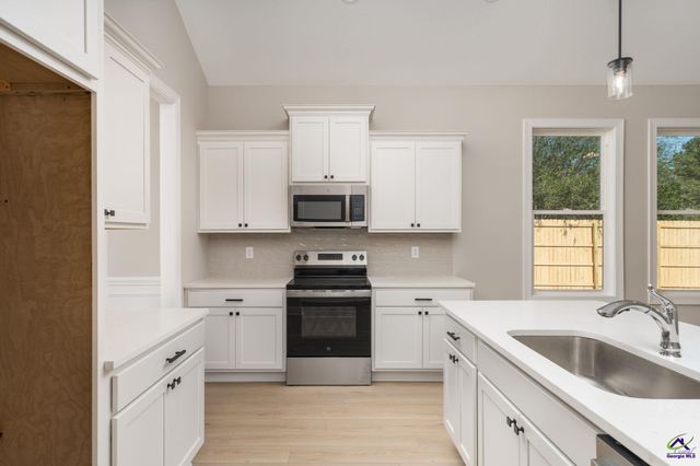 103 Hunt's Landing Drive, Kathleen, GA 31047