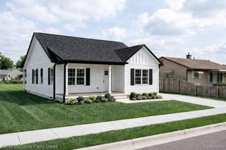 587 California Avenue, Pontiac, MI 48341