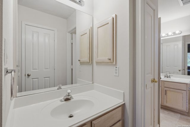 2606 Leakey, San Antonio, TX 78251