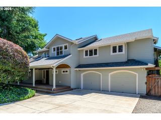 820 PARK Ter, Eugene, OR 97404