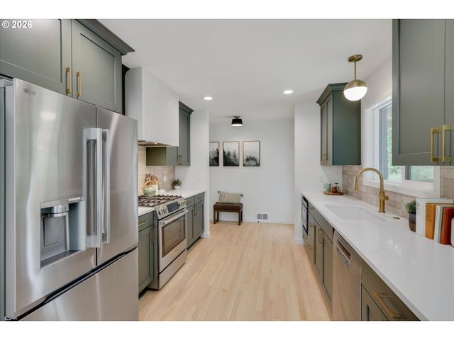 8560 Sw GAYLE Ln, Portland, OR 97225