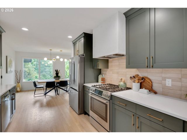 8560 Sw GAYLE Ln, Portland, OR 97225