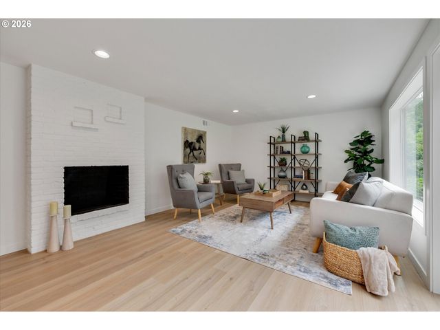 8560 Sw GAYLE Ln, Portland, OR 97225
