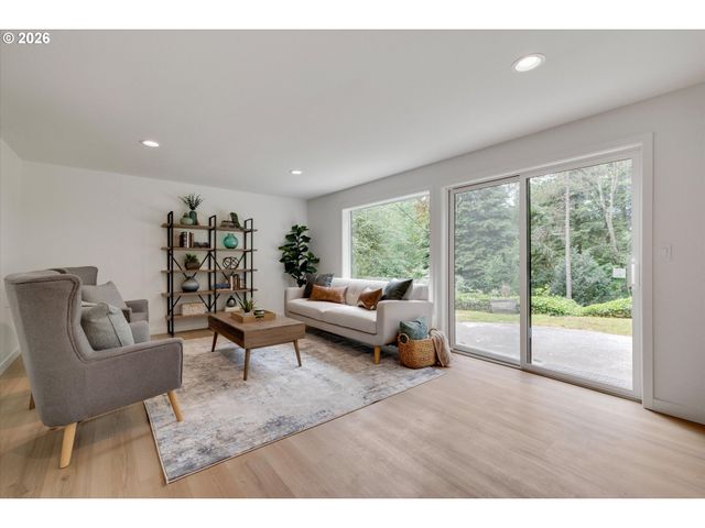8560 Sw GAYLE Ln, Portland, OR 97225
