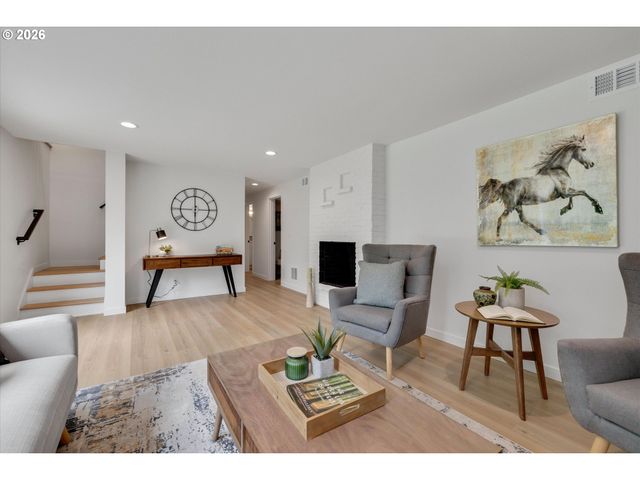 8560 Sw GAYLE Ln, Portland, OR 97225