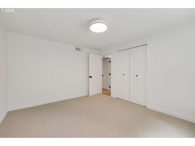 8560 Sw GAYLE Ln, Portland, OR 97225