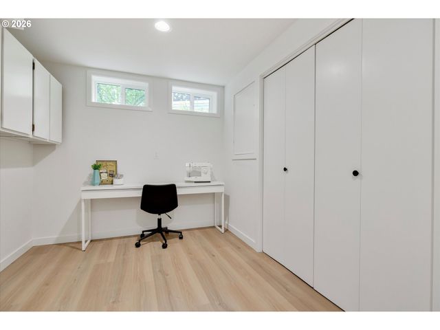 8560 Sw GAYLE Ln, Portland, OR 97225