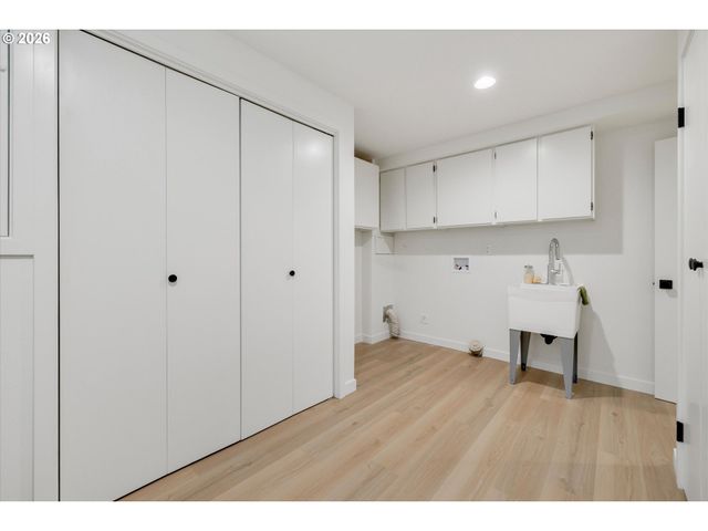 8560 Sw GAYLE Ln, Portland, OR 97225