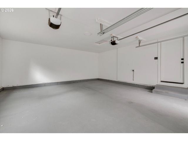 8560 Sw GAYLE Ln, Portland, OR 97225