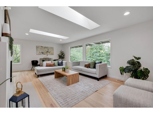 8560 Sw GAYLE Ln, Portland, OR 97225