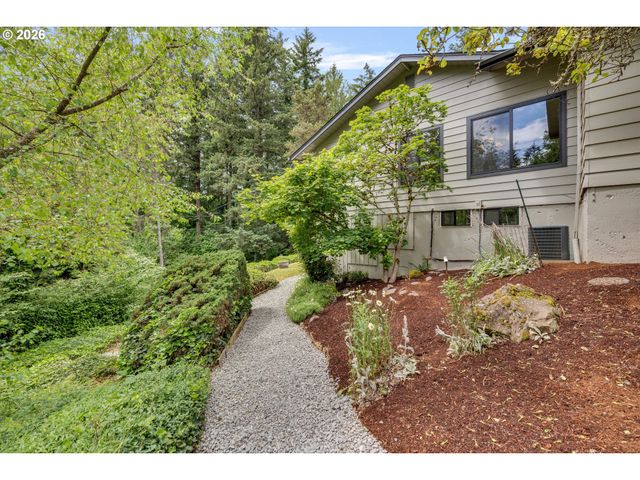 8560 Sw GAYLE Ln, Portland, OR 97225