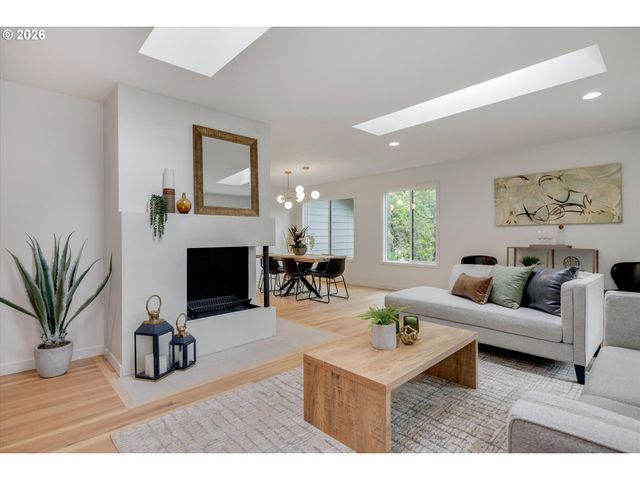 8560 Sw GAYLE Ln, Portland, OR 97225