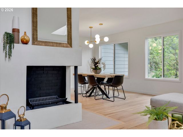 8560 Sw GAYLE Ln, Portland, OR 97225