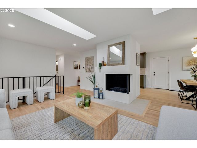 8560 Sw GAYLE Ln, Portland, OR 97225