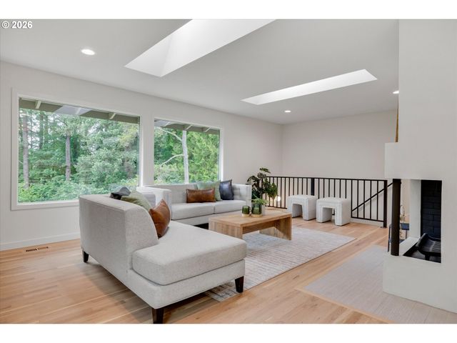 8560 Sw GAYLE Ln, Portland, OR 97225