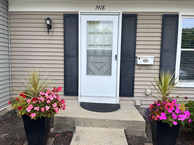 7418 Nantucket Cove, Hanover Park, IL 60133