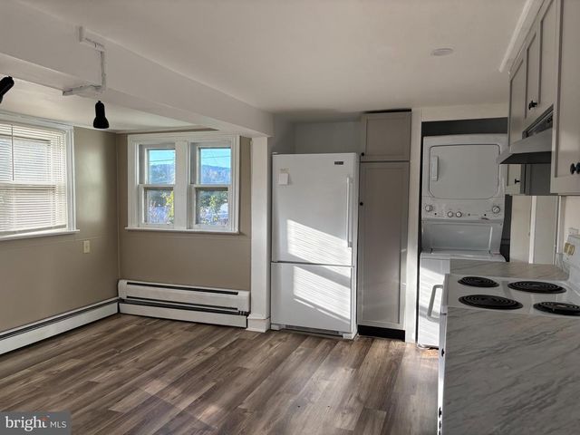 2084A FARMINGTON AVE, Boyertown, PA 19512