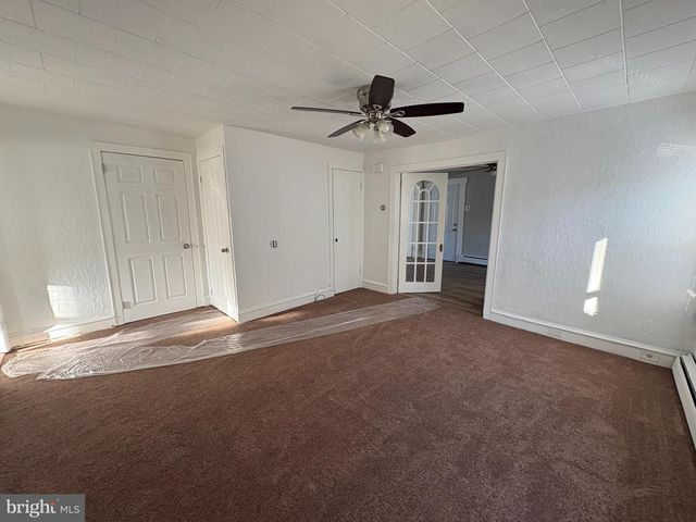 2084A FARMINGTON AVE, Boyertown, PA 19512