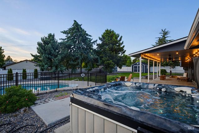 11800 W Reutzel Dr, Boise, ID 83709