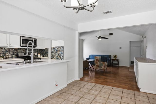 2702 Julie CV, Taylor, TX 76574